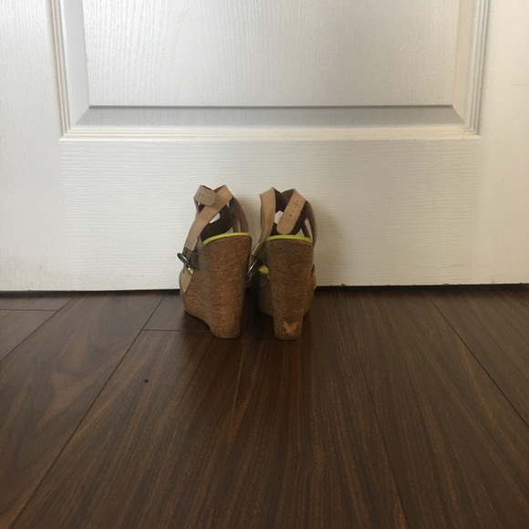 Platforms - Picture 3 of 3